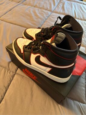 Nike Air Jordan 1 high - Bloodline Black, White & Red
